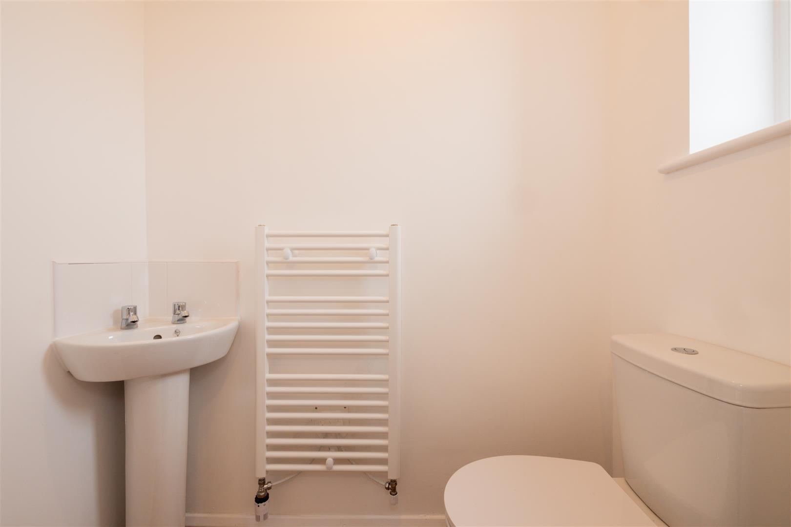 2 Bedroom House To Rent image 9